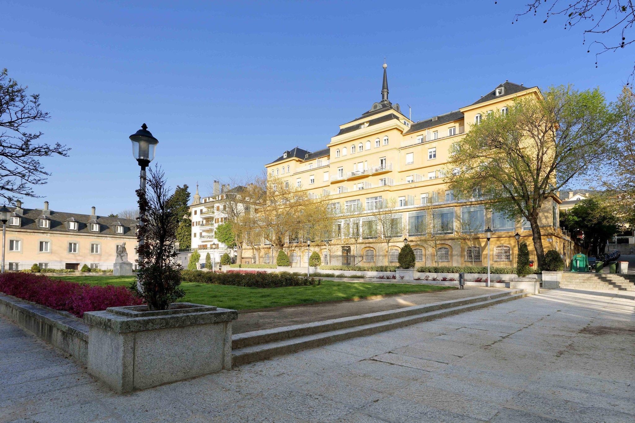 Exe Victoria Palace San Lorenzo de El Escorial Exterior photo